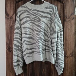 Eyeshadow Women's Soft Gray Sweater